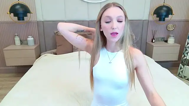 Snapshot of KellyBradford chatting on October 2025 05:48:02 AM KellyBradford online show from October 2025 05:48:02 AM