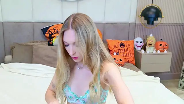 Snapshot of KellyBradford chatting on October 2025 05:48:02 AM KellyBradford online show from October 2025 05:48:02 AM