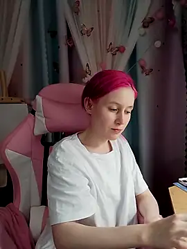 Snapshot of Fuzzy_Unicorn chatting on October 2025 06:53:01 PM Fuzzy Unicorn online show from October 2025 06:53:01 PM