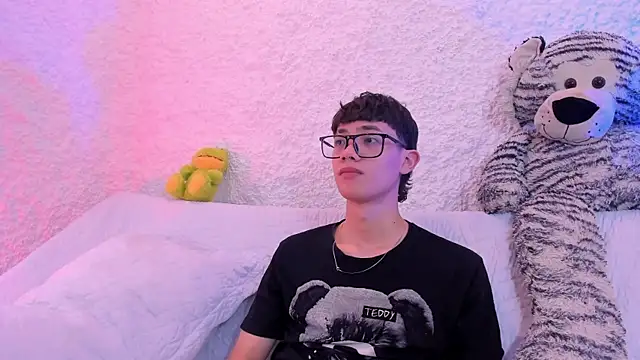 thiago kinghot online show from October 2025 04:46:01 PM