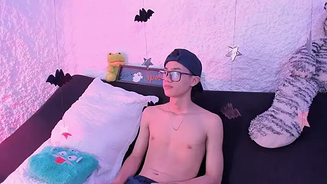 thiago kinghot online show from October 2025 12:13:02 PM