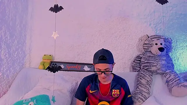 thiago kinghot online show from October 2025 05:19:02 AM