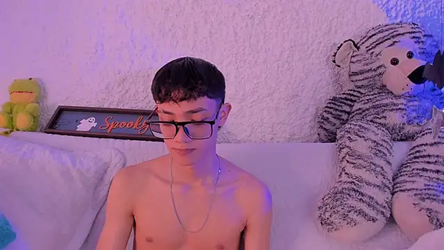 thiago kinghot online show from November 2025 03:49:02 AM