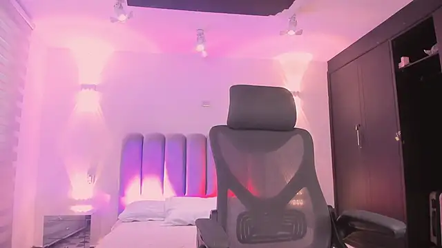 Snapshot of AlliceLover chatting on November 2025 12:04:01 PM AlliceLover online show from November 2025 12:04:01 PM