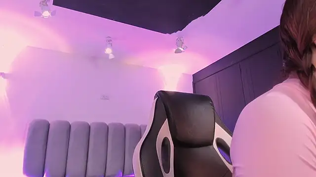 Snapshot of AlliceLover chatting on December 2025 11:36:02 AM AlliceLover online show from December 2025 11:36:02 AM