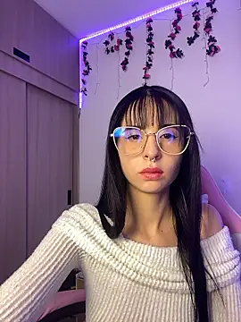 Lia  1 online show from January 2026 10:45:01 PM