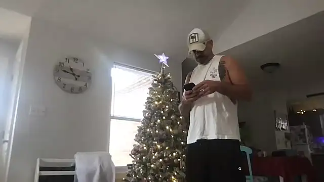 Snapshot of tattedNitalian chatting on December 2025 04:47:02 PM tattedNitalian online show from December 2025 04:47:02 PM