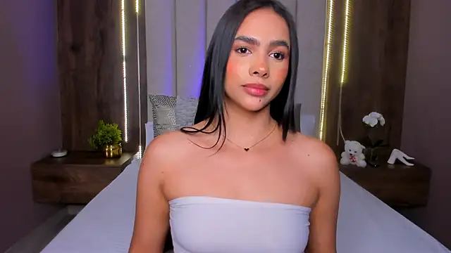 Snapshot of LucySalvatore_ chatting on September 2025 01:22:02 AM LucySalvatore online show from September 2025 01:22:02 AM