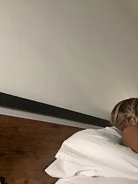 Snapshot of iriebusty chatting on November 2025 05:33:02 PM iriebusty online show from November 2025 05:33:02 PM