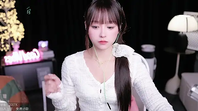 Snapshot of coward_by chatting on October 2025 09:21:01 AM coward by online show from October 2025 09:21:01 AM