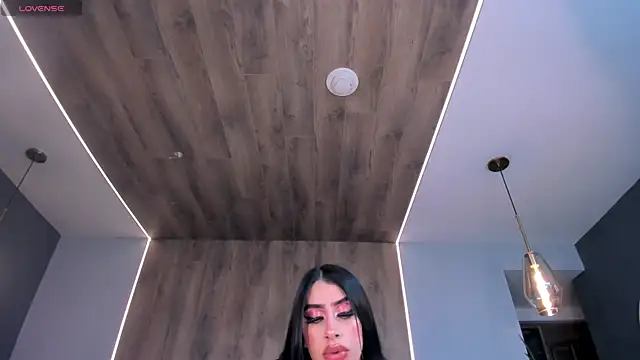 LeahLombardi  online show from October 2025 04:00:02 AM