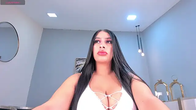 LeahLombardi  online show from October 2025 07:03:02 PM