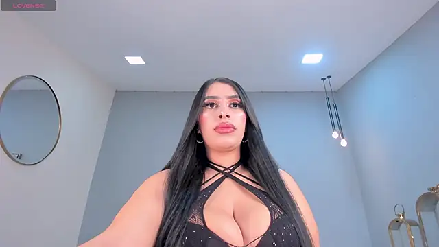 LeahLombardi  online show from November 2025 05:39:01 PM