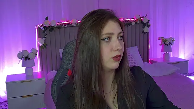 Mary Miiller online show from December 2025 06:43:01 AM