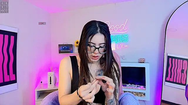 Alice Vixen online show from April 2026 12:19:02 PM