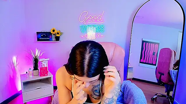 Alice Vixen online show from June 2026 12:15:01 PM