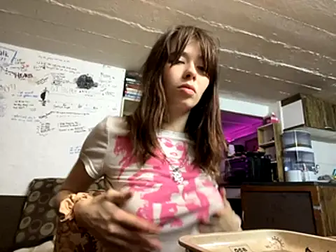 Snapshot of the_holy_t chatting on November 2025 06:24:02 PM the holy t online show from November 2025 06:24:02 PM