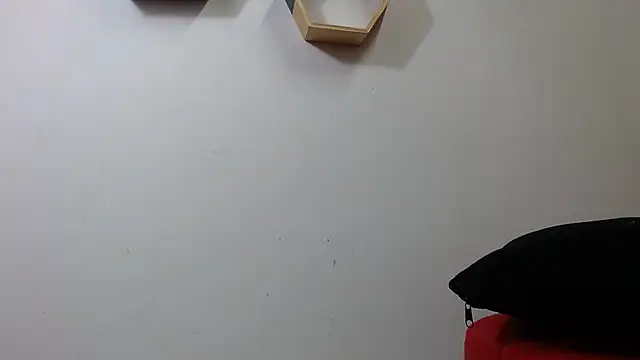 lola warner online show from October 2025 05:19:02 AM