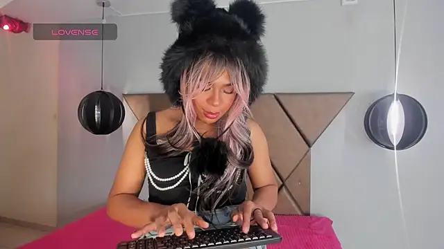 Snapshot of Sol_Vanegas chatting on September 2025 12:09:01 PM Sol Vanegas online show from September 2025 12:09:01 PM