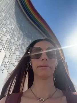 Amelie Crosby online show from June 2026 01:44:01 PM