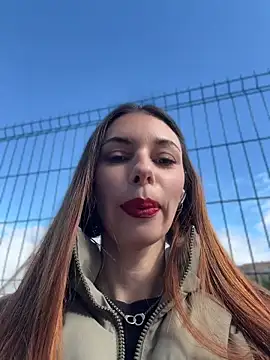 Amelie Crosby online show from June 2026 01:48:02 PM