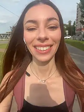 Amelie Crosby online show from June 2026 02:01:02 PM