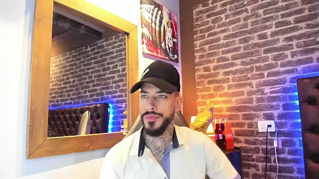Snapshot of VinzenzRizzo chatting on September 2025 04:16:01 AM VinzenzRizzo online show from September 2025 04:16:01 AM