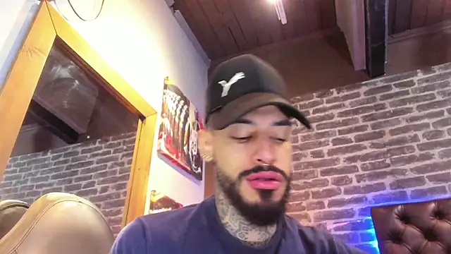 Snapshot of VinzenzRizzo chatting on September 2025 04:16:01 AM VinzenzRizzo online show from September 2025 04:16:01 AM