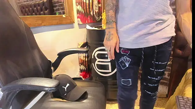 Snapshot of VinzenzRizzo chatting on September 2025 04:27:02 AM VinzenzRizzo online show from September 2025 04:27:02 AM