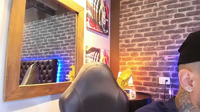 Snapshot of VinzenzRizzo chatting on September 2025 04:29:01 AM VinzenzRizzo online show from September 2025 04:29:01 AM