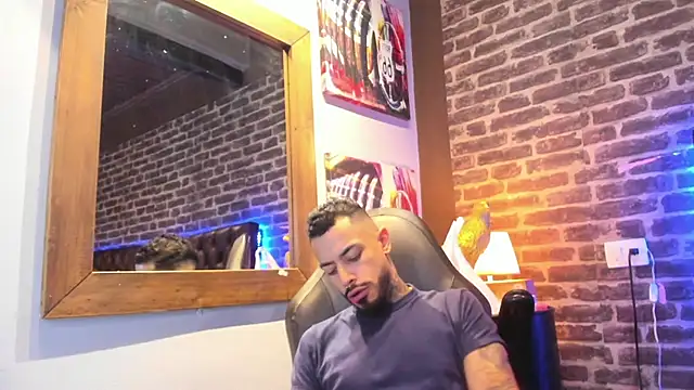 Snapshot of VinzenzRizzo chatting on October 2025 04:22:01 AM VinzenzRizzo online show from October 2025 04:22:01 AM