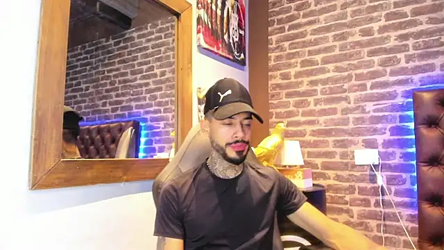 Snapshot of VinzenzRizzo chatting on October 2025 04:13:02 AM VinzenzRizzo online show from October 2025 04:13:02 AM