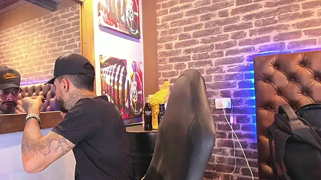 Snapshot of VinzenzRizzo chatting on October 2025 05:41:02 AM VinzenzRizzo online show from October 2025 05:41:02 AM