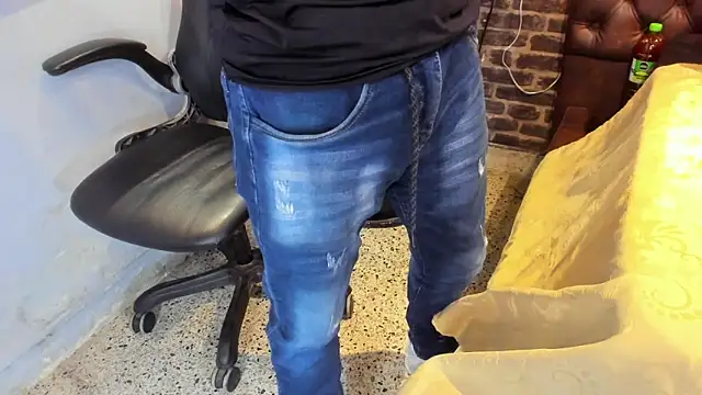 Snapshot of VinzenzRizzo chatting on October 2025 05:33:01 AM VinzenzRizzo online show from October 2025 05:33:01 AM