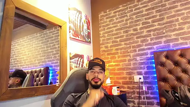 Snapshot of VinzenzRizzo chatting on October 2025 04:15:02 AM VinzenzRizzo online show from October 2025 04:15:02 AM