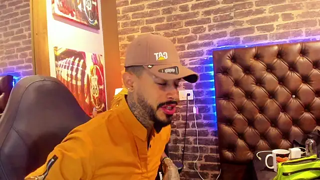 Snapshot of VinzenzRizzo chatting on October 2025 04:47:01 AM VinzenzRizzo online show from October 2025 04:47:01 AM