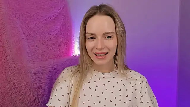 Snapshot of JuliaBrewwer chatting on October 2025 04:58:02 PM JuliaBrewwer online show from October 2025 04:58:02 PM