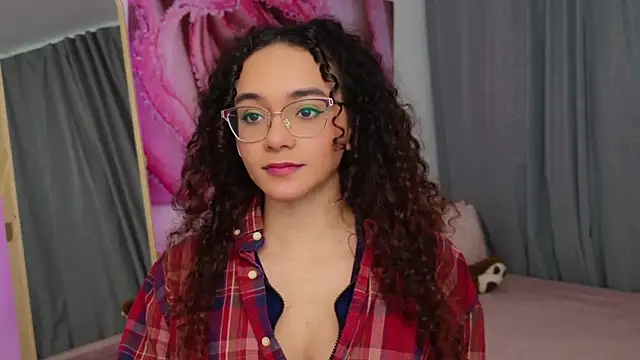 Snapshot of Taylor_Tina chatting on December 2025 10:16:01 PM Taylor Tina online show from December 2025 10:16:01 PM