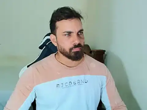 Snapshot of max_love255 chatting on October 2025 11:06:02 PM max love255 online show from October 2025 11:06:02 PM