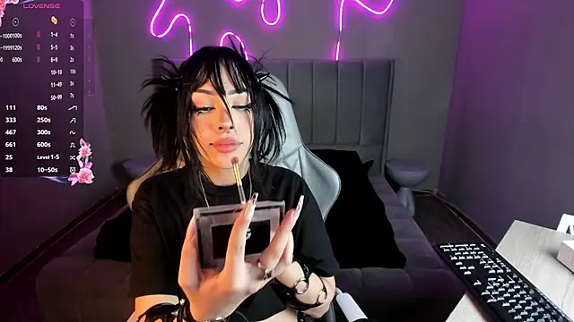 Snapshot of Sabrina_bloom chatting on January 2026 09:42:02 PM Sabrina bloom online show from January 2026 09:42:02 PM