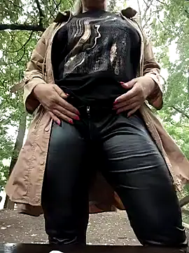 BigAssMom  online show from October 2025 12:25:01 PM