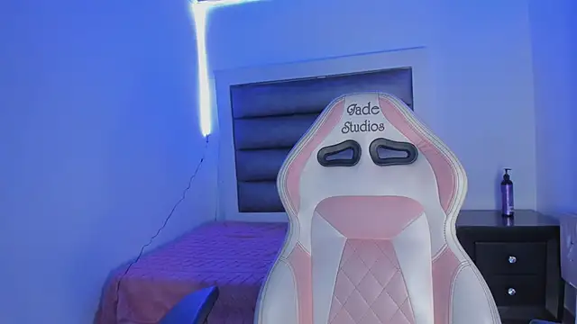 Andrea brunnette online show from November 2025 12:38:02 PM