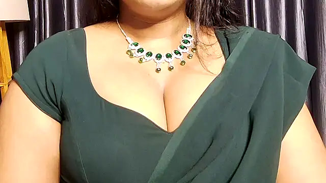 Snapshot of Webrowncouple chatting on November 2025 04:18:01 PM Webrowncouple online show from November 2025 04:18:01 PM