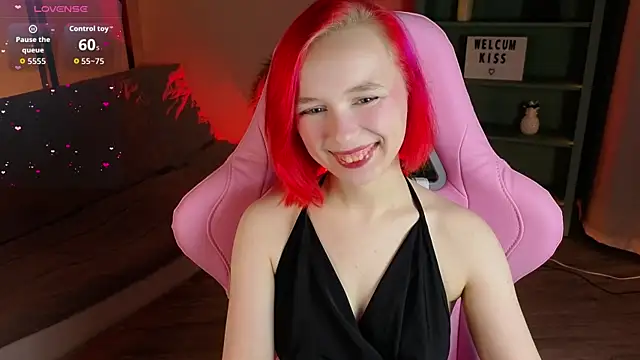 NaomiYoru online show from November 2025 08:32:01 PM