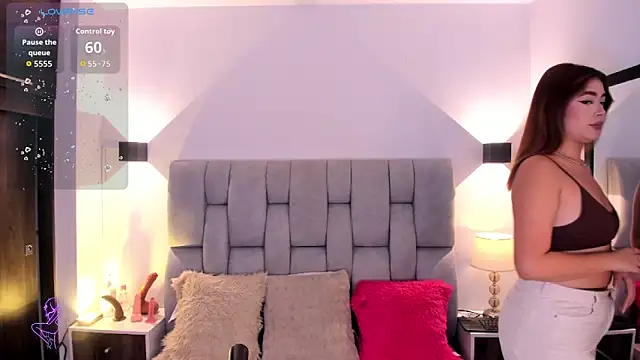 Mia volkova online show from October 2025 12:33:01 PM