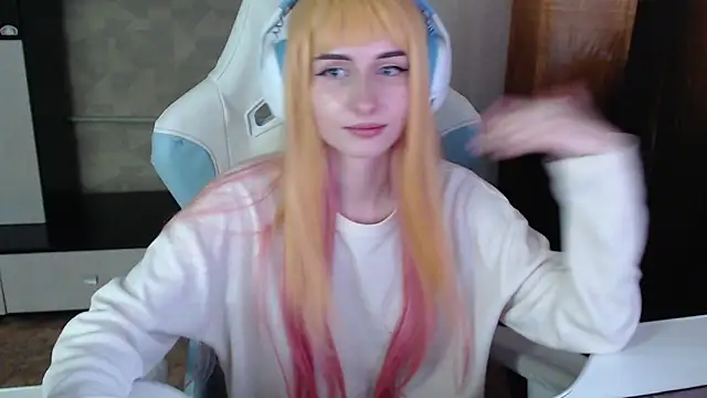 Snapshot of Cutti_Crystal chatting on February 2026 03:14:02 AM Cutti Crystal online show from February 2026 03:14:02 AM