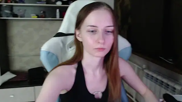 Snapshot of Cutti_Crystal chatting on February 2026 07:24:02 PM Cutti Crystal online show from February 2026 07:24:02 PM