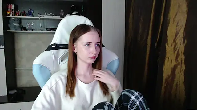 Snapshot of Cutti_Crystal chatting on March 2026 12:49:02 AM Cutti Crystal online show from March 2026 12:49:02 AM