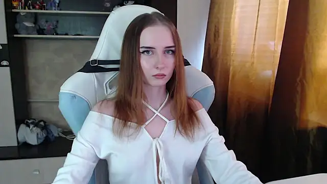 Snapshot of Cutti_Crystal chatting on March 2026 02:52:01 AM Cutti Crystal online show from March 2026 02:52:01 AM