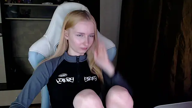 Snapshot of Cutti_Crystal chatting on March 2026 11:55:01 PM Cutti Crystal online show from March 2026 11:55:01 PM